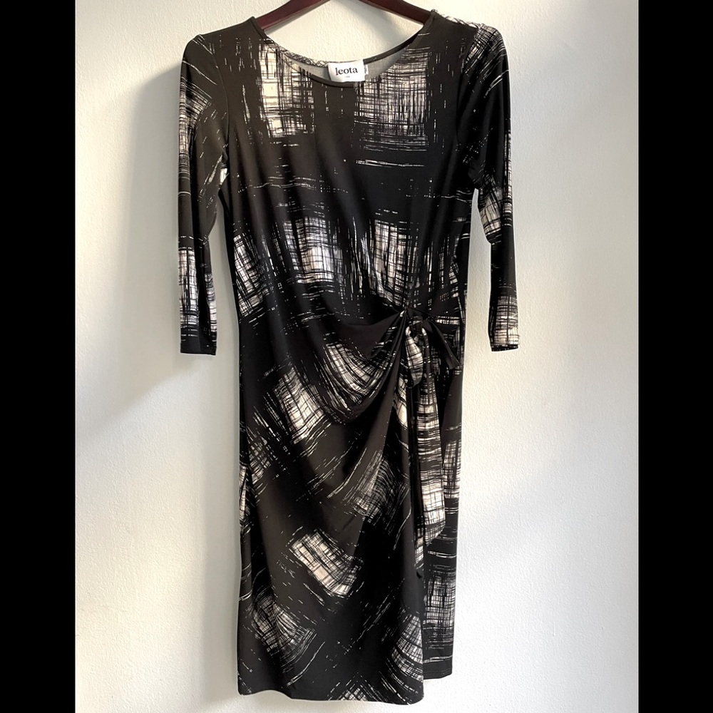 Leota 3/4 sleeve Dress, size L